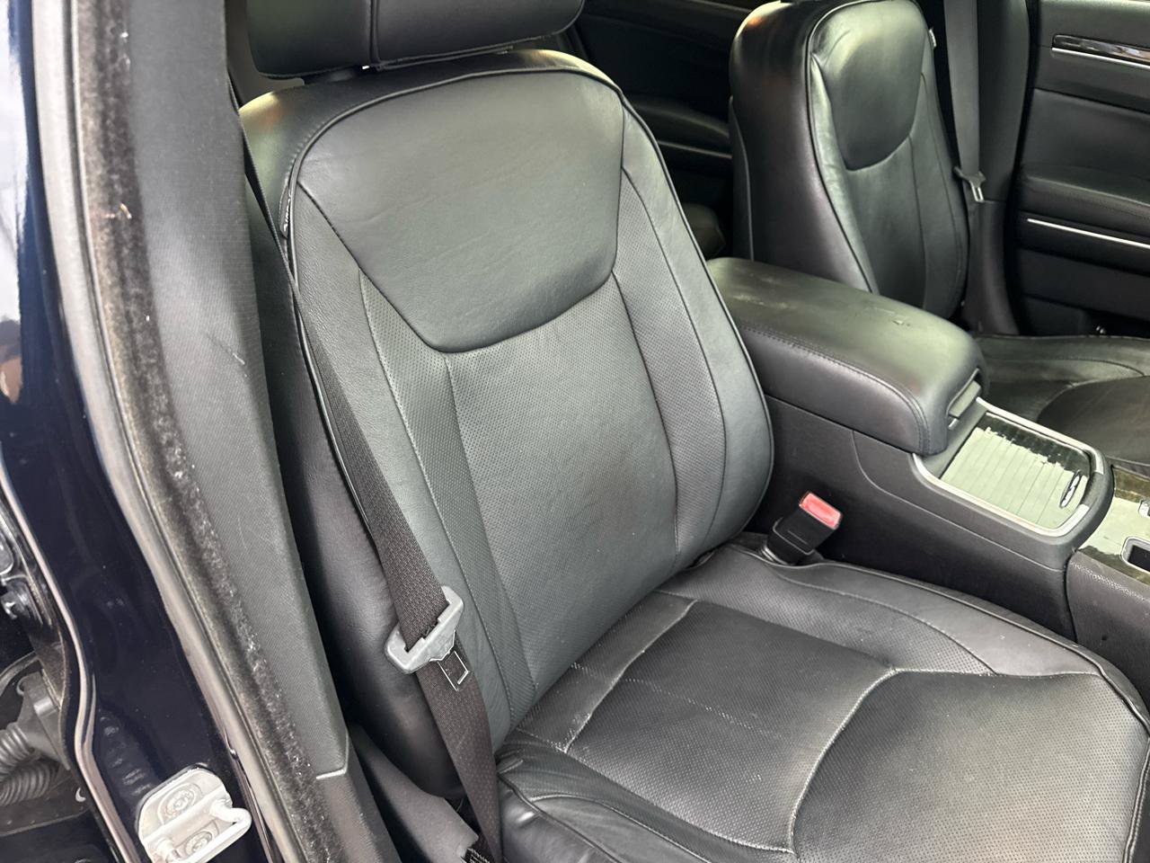 Used 2011 Chrysler 300 C w/ Sound Group RWD image 44