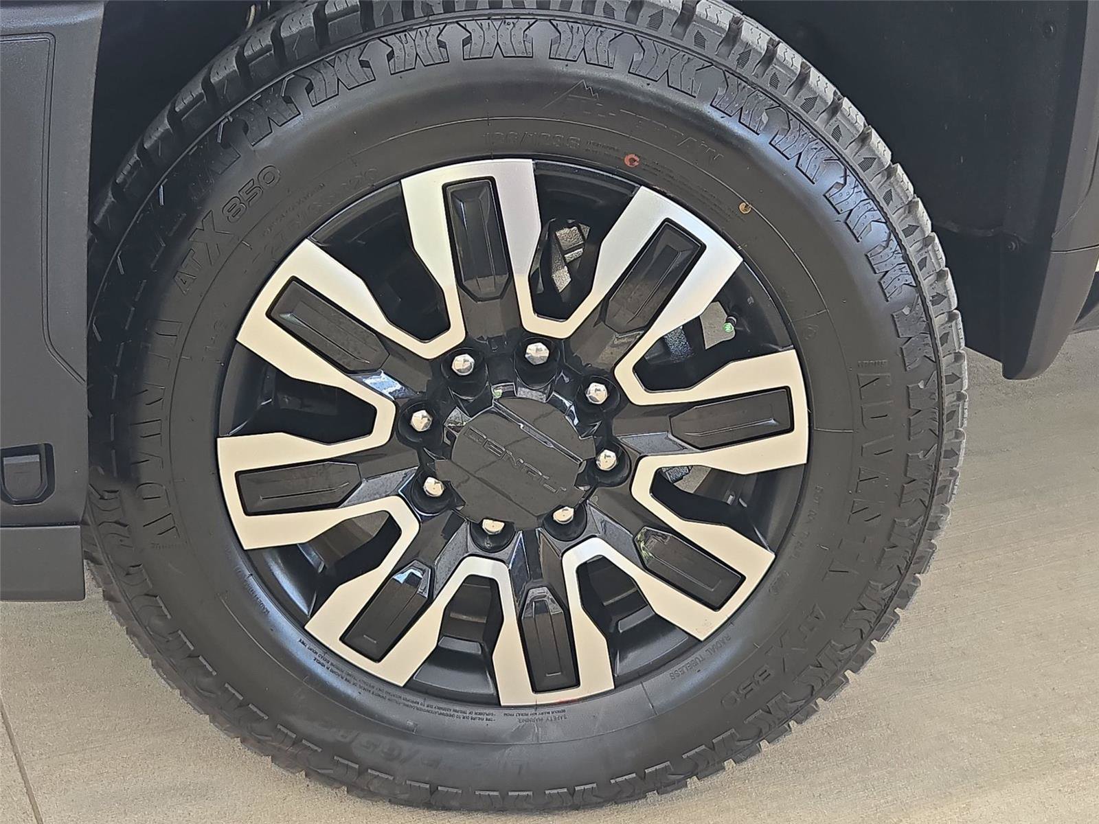 Used 2025 GMC Sierra 2500 Denali Ultimate AWD/4WD image 8