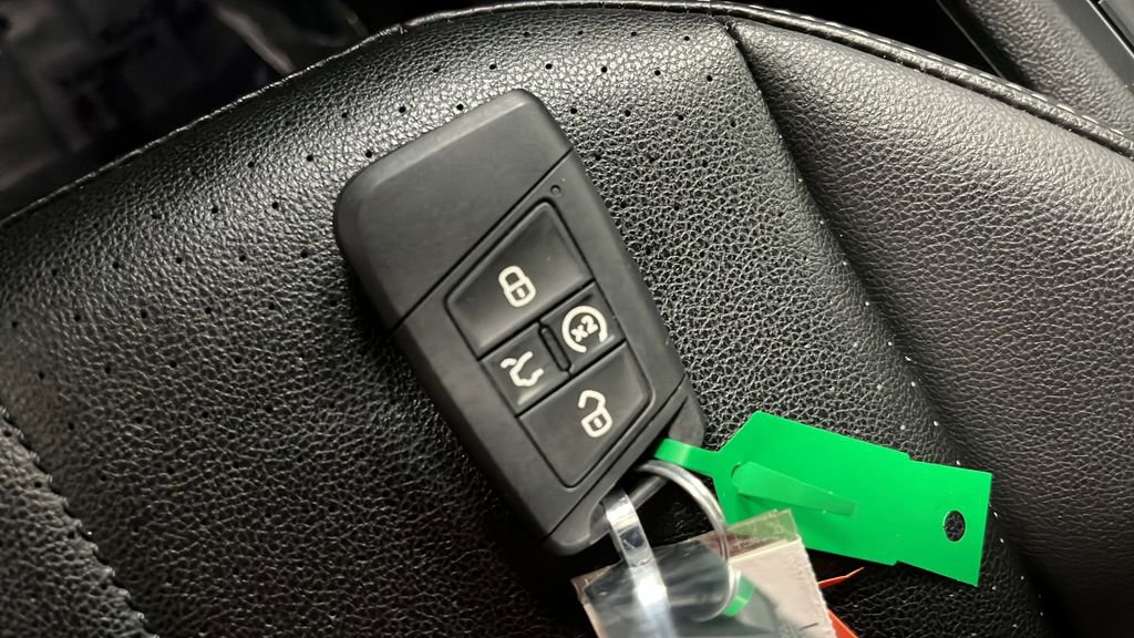 Used 2024 Volkswagen Tiguan SE AWD/4WD image 39