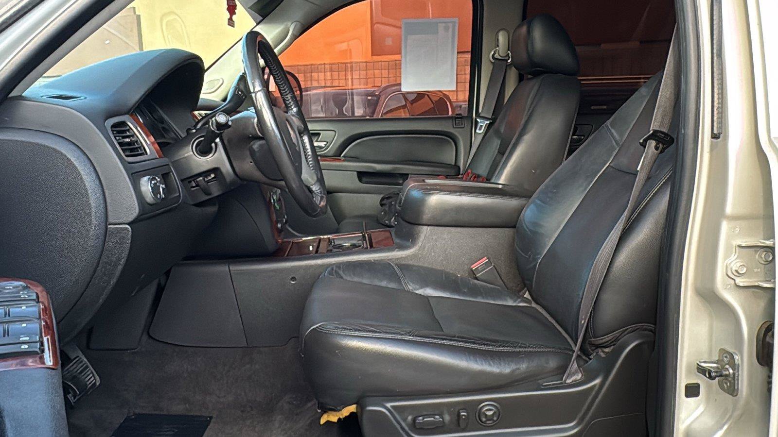 Used 2011 Chevrolet Tahoe LTZ RWD image 21