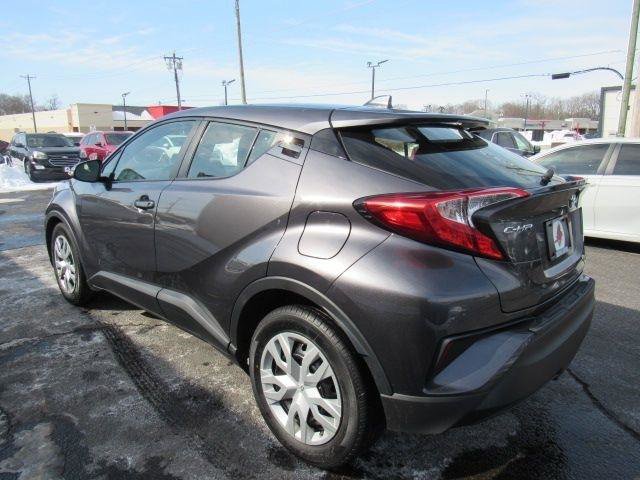 Used 2019 Toyota C-HR LE image 5