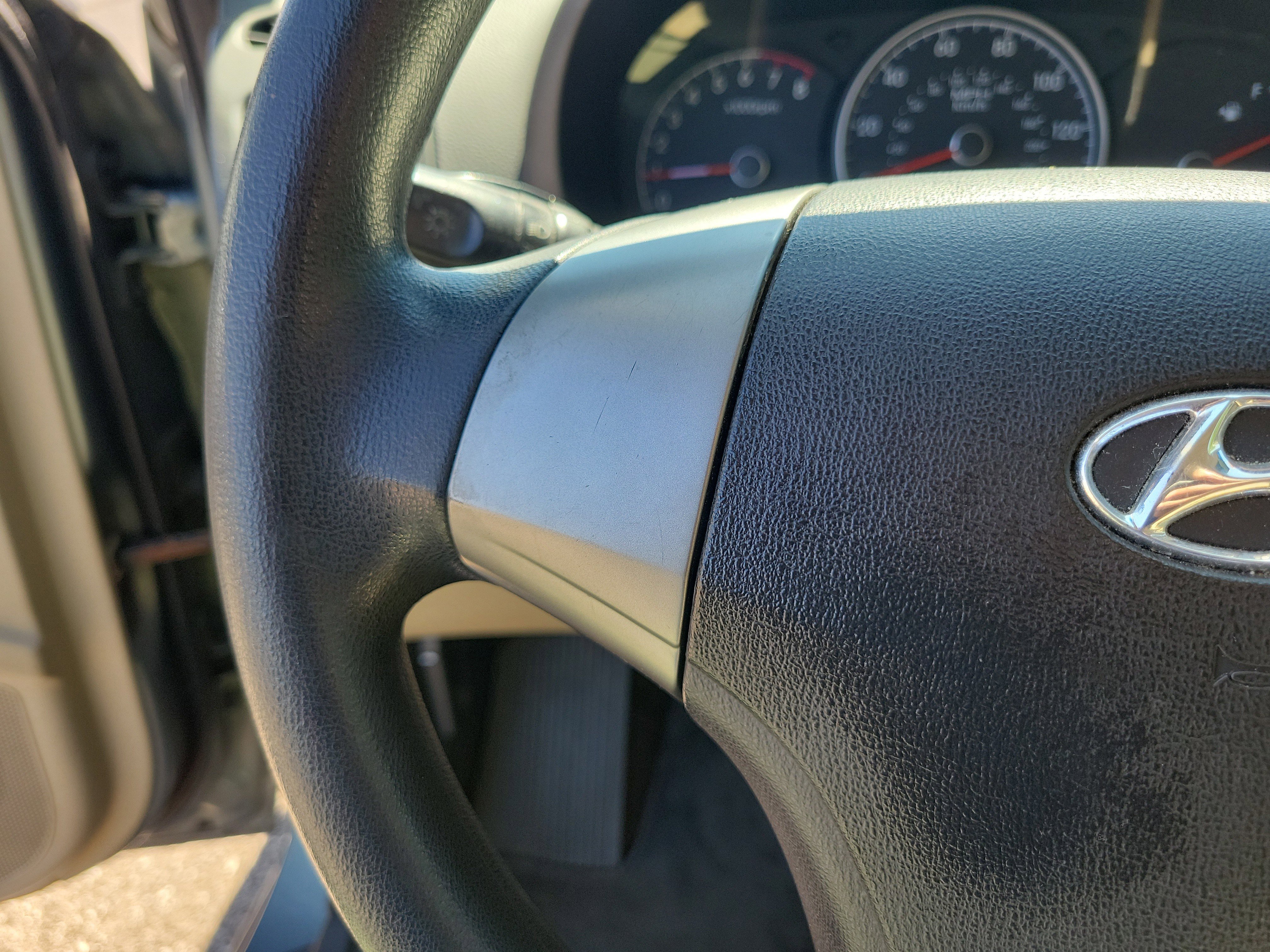 Used 2010 Hyundai Elantra GLS FWD image 24
