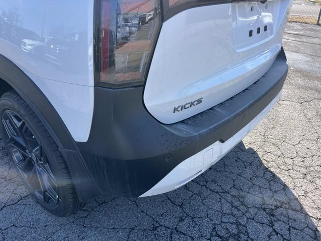 New 2026 Nissan Kicks SR w/ SR Premium Package FWD image 10