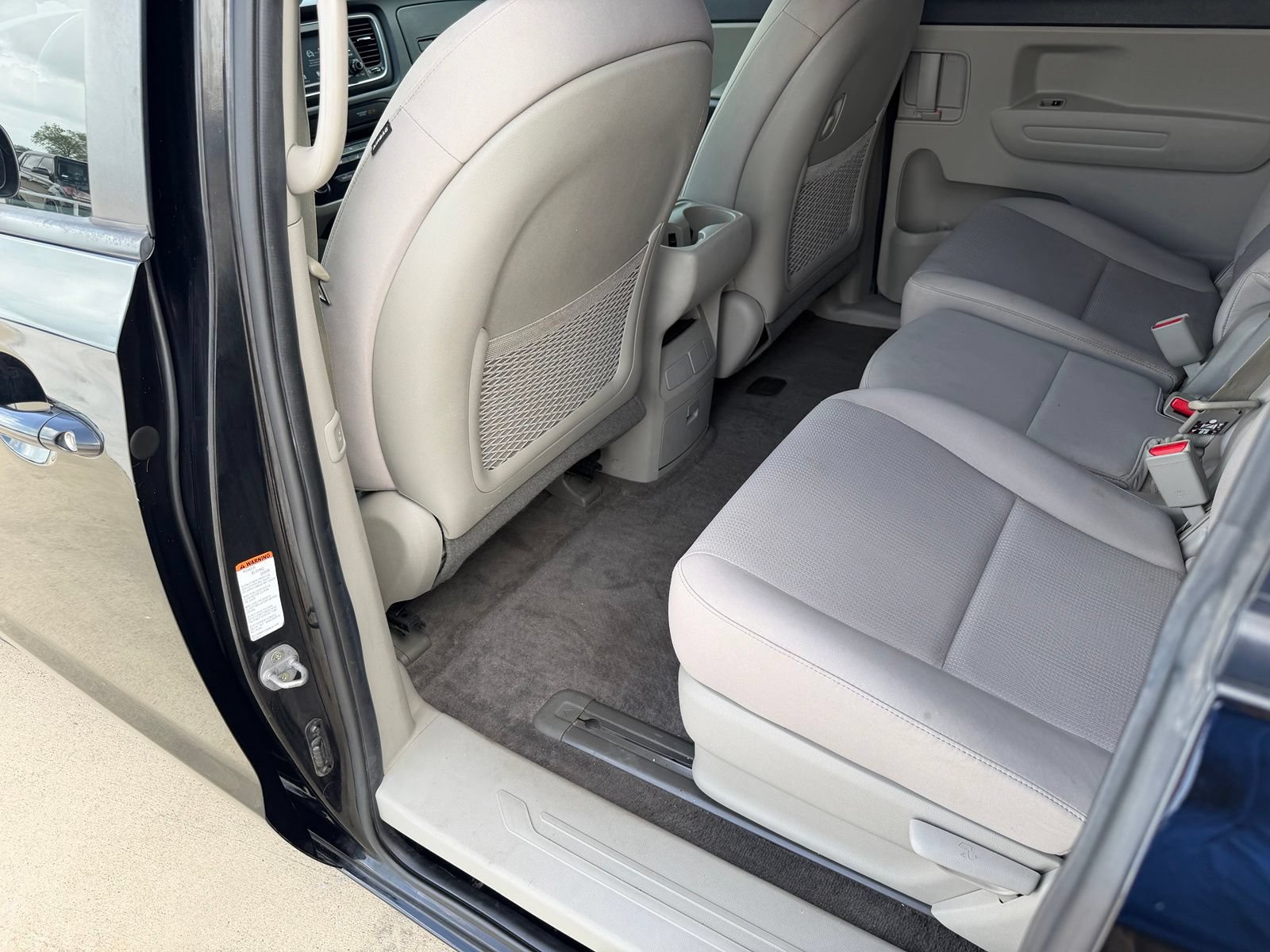 Used 2021 Kia Sedona LX FWD image 14