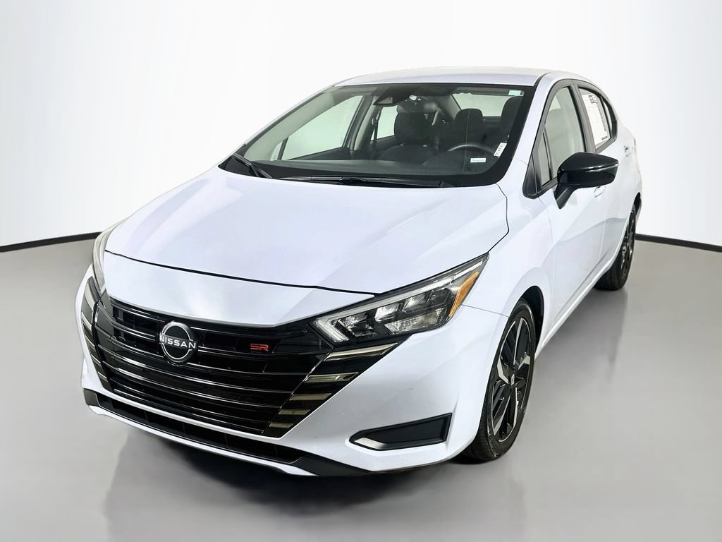 Used 2025 Nissan Versa SR FWD image 3
