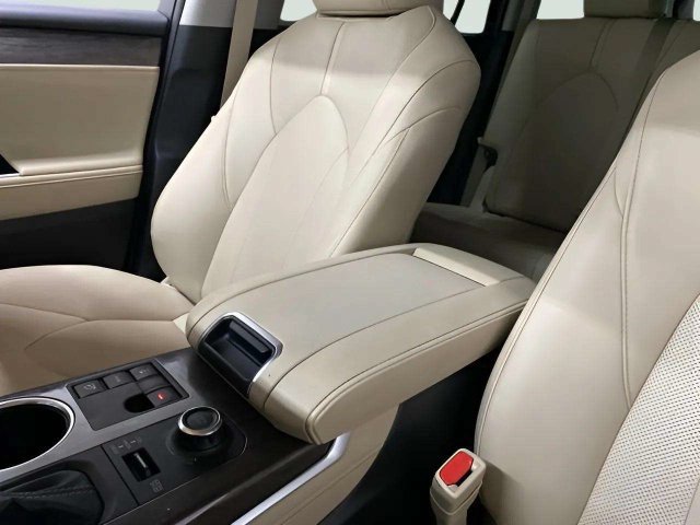 Used 2024 Toyota Highlander Limited AWD/4WD image 53