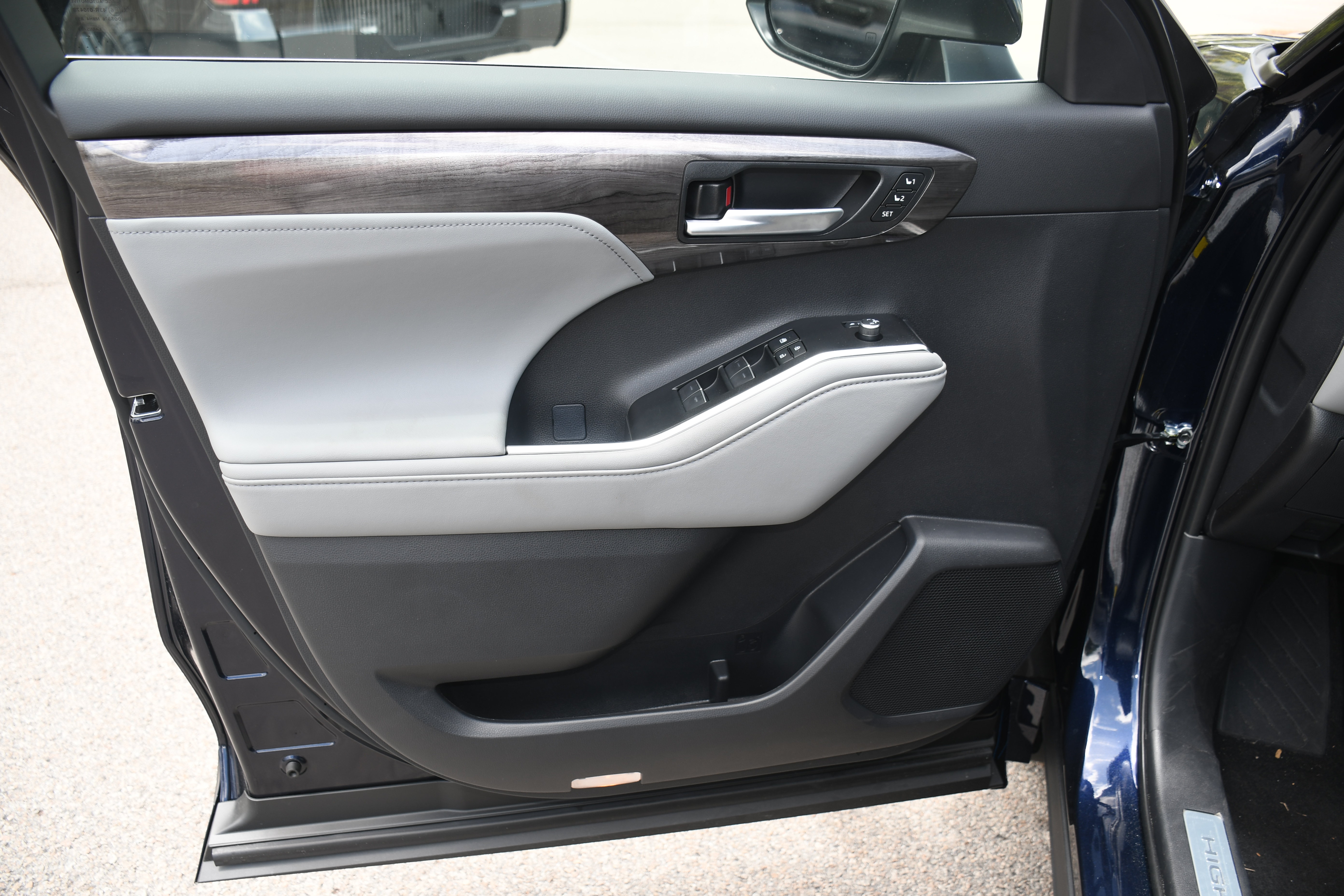 New 2026 Toyota Highlander Limited AWD/4WD image 5