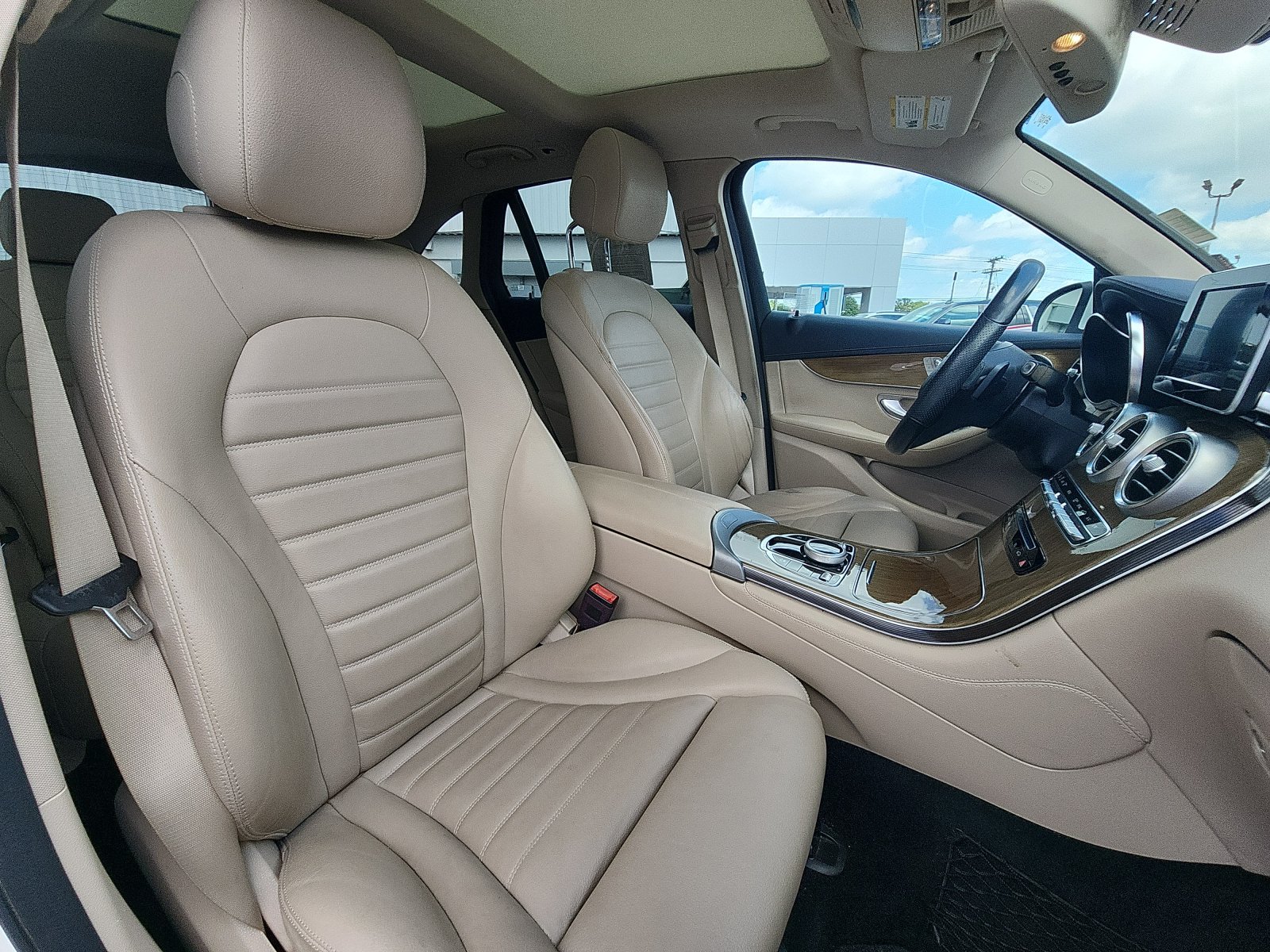Used 2019 Mercedes-Benz GLC 300 image 24