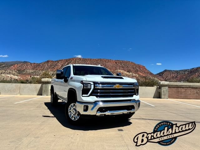 New 2026 Chevrolet Silverado 3500 LTZ w/ LTZ Convenience Package AWD/4WD image 2