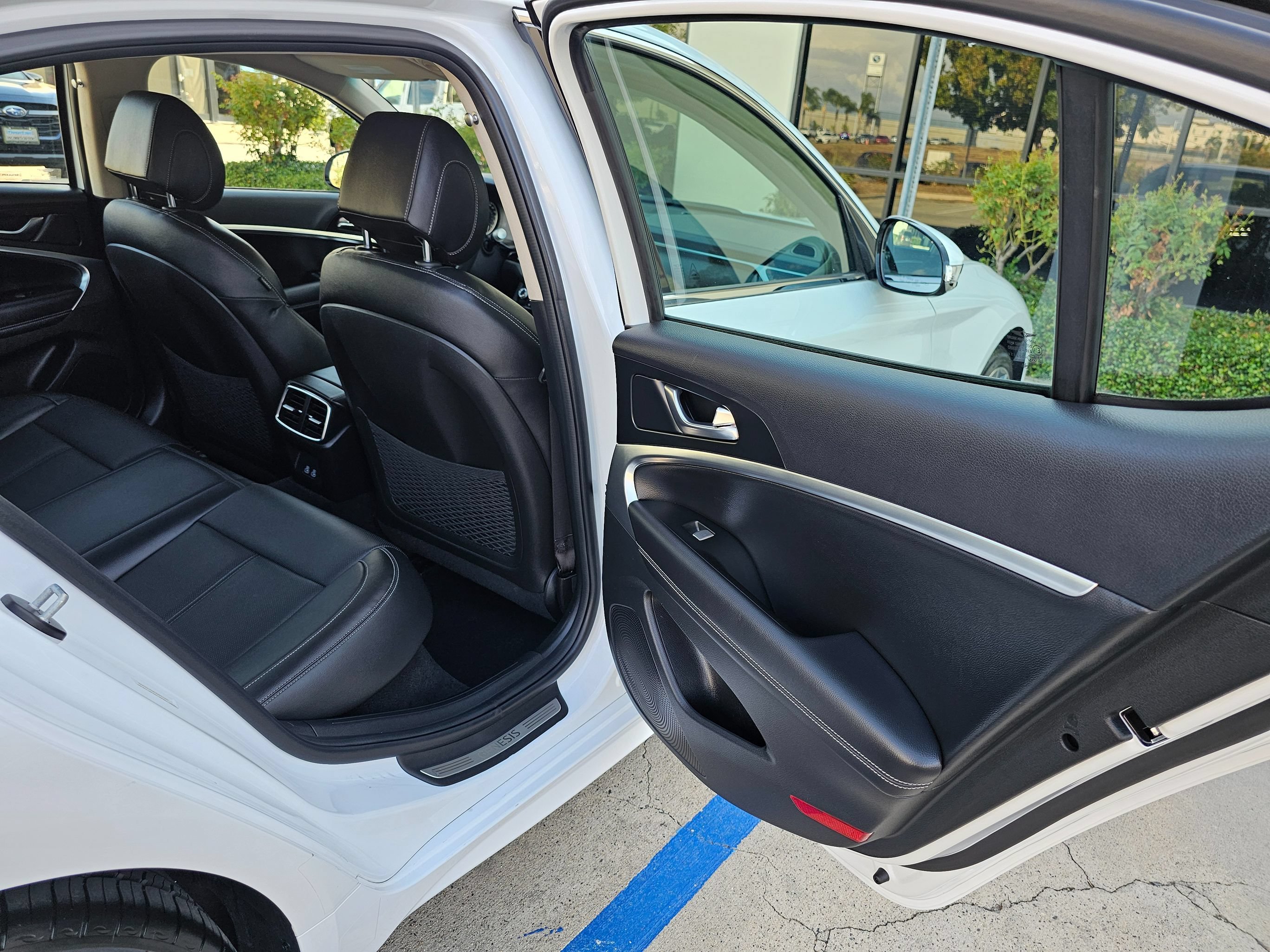 Used 2025 Genesis G70 2.5T RWD image 29