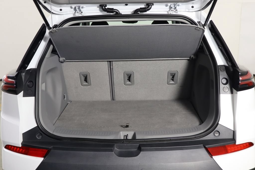 Used 2022 Chevrolet Bolt EUV Premier w/ Sun & Sound Package FWD image 17