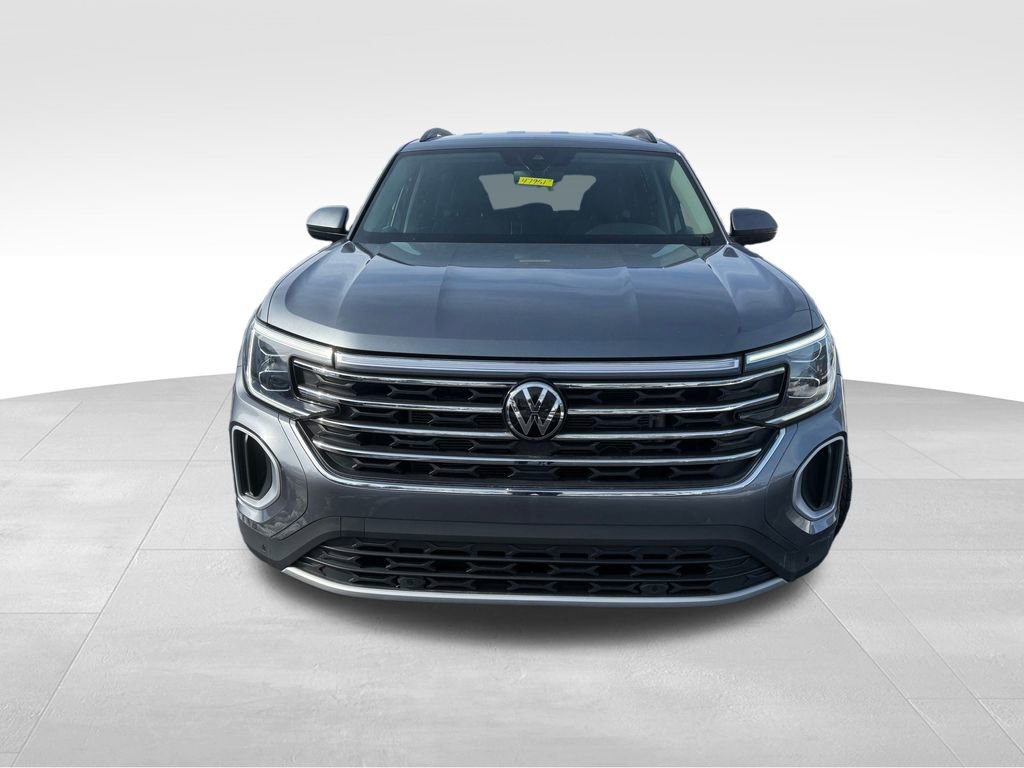 Used 2024 Volkswagen Atlas SE image 2