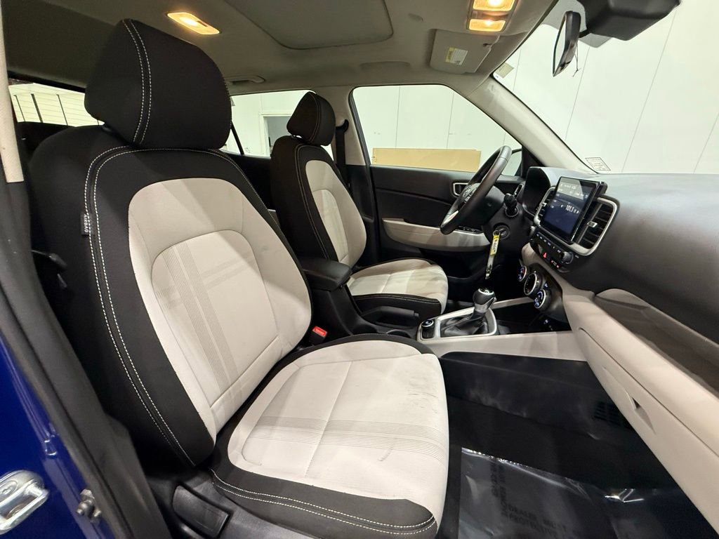 Used 2023 Hyundai Venue SEL image 14