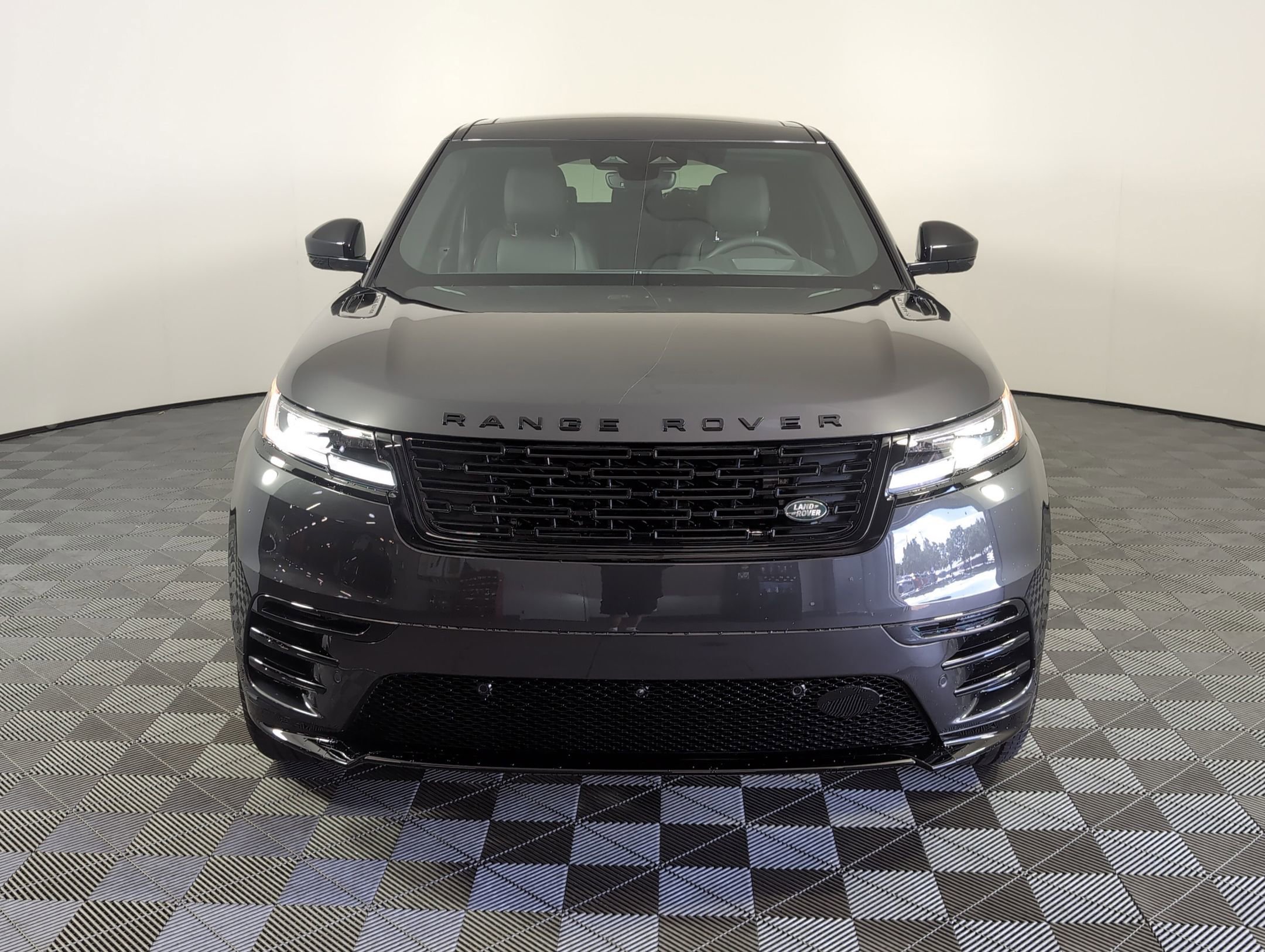 Used 2026 Land Rover Range Rover Velar Dynamic SE image 5