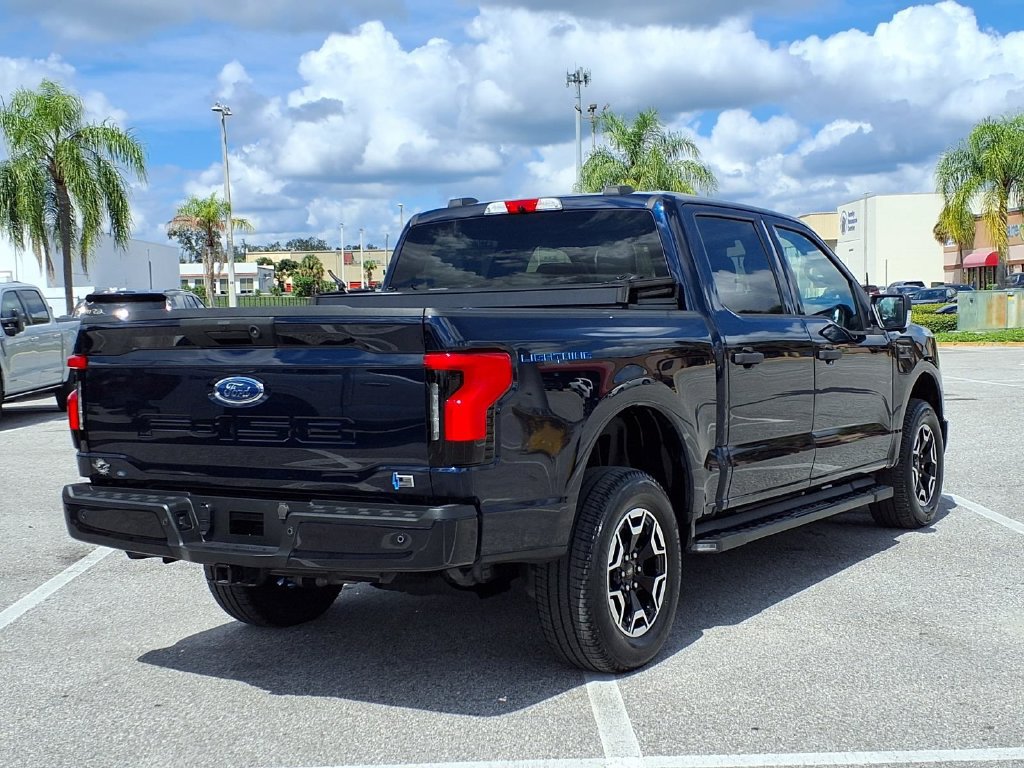 Used 2023 Ford F150 Lightning XLT AWD/4WD image 7