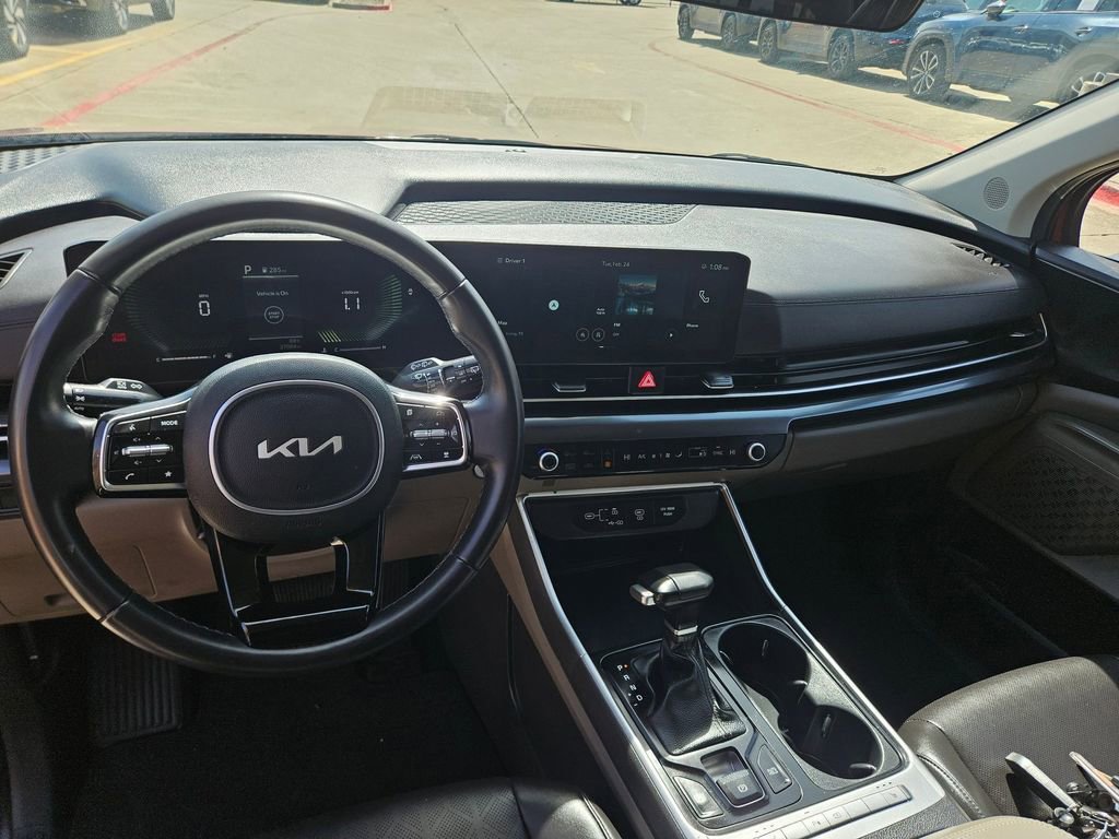 Used 2025 Kia Carnival image 16