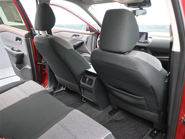 Used 2023 Nissan Rogue SV image 29