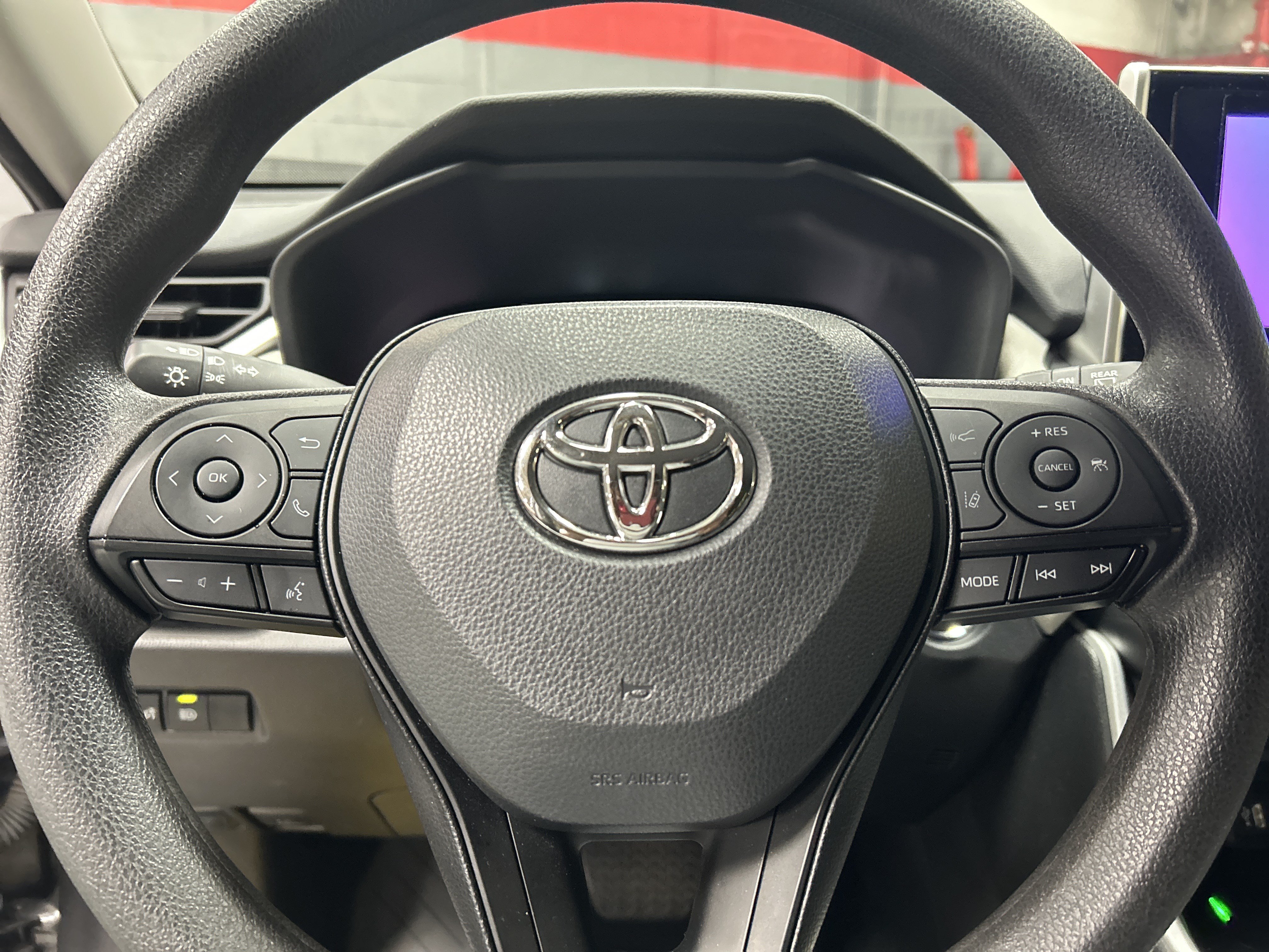 Used 2025 Toyota RAV4 XLE FWD image 18