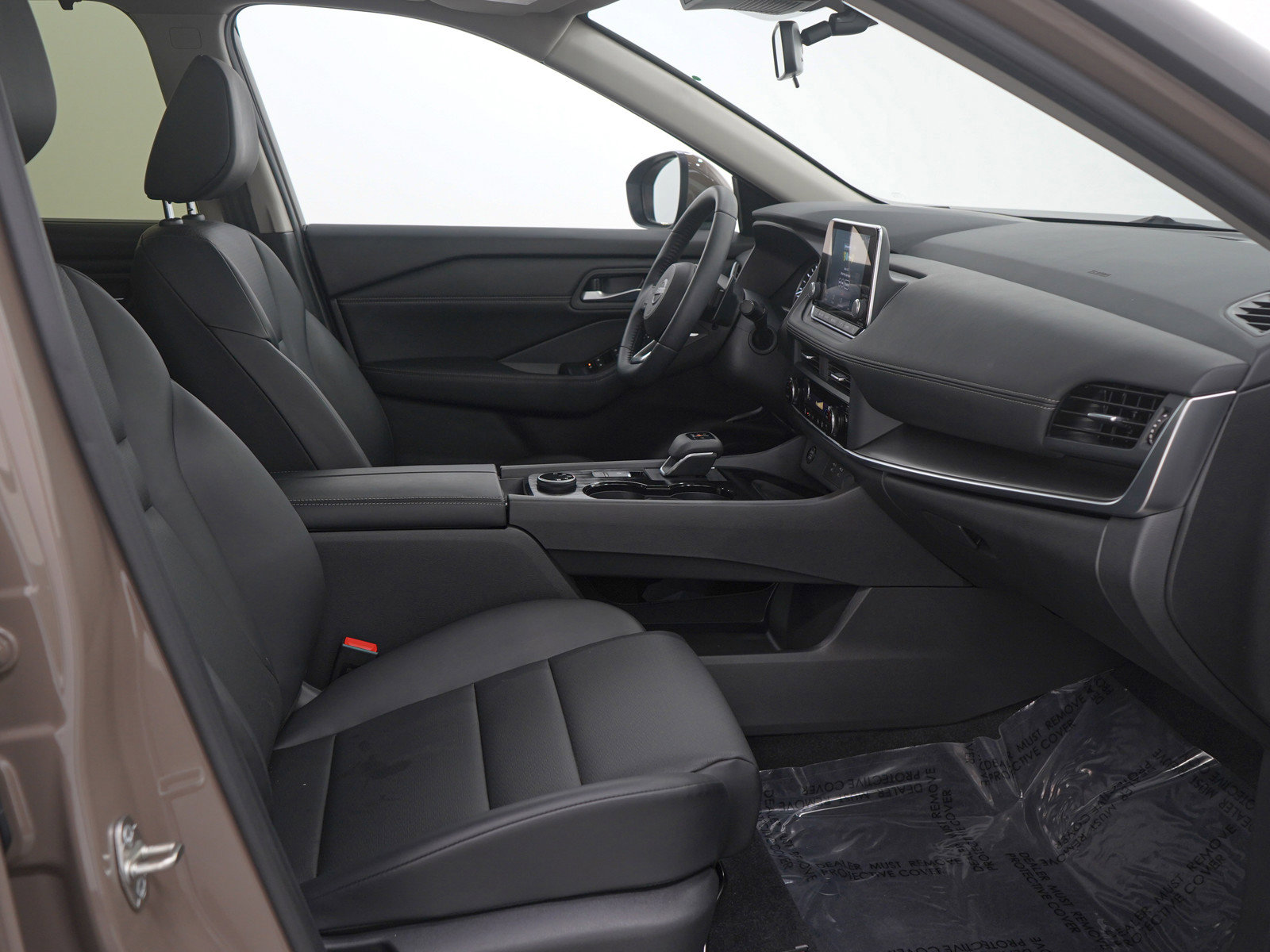 Used 2024 Nissan Rogue SV w/ SV Premium Package image 13