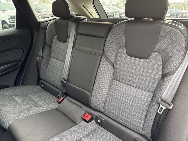 Used 2022 Volvo XC60 B5 Momentum image 23