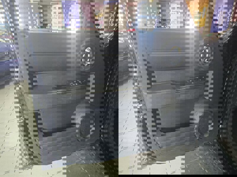 Used 2011 Dodge Nitro Heat image 7