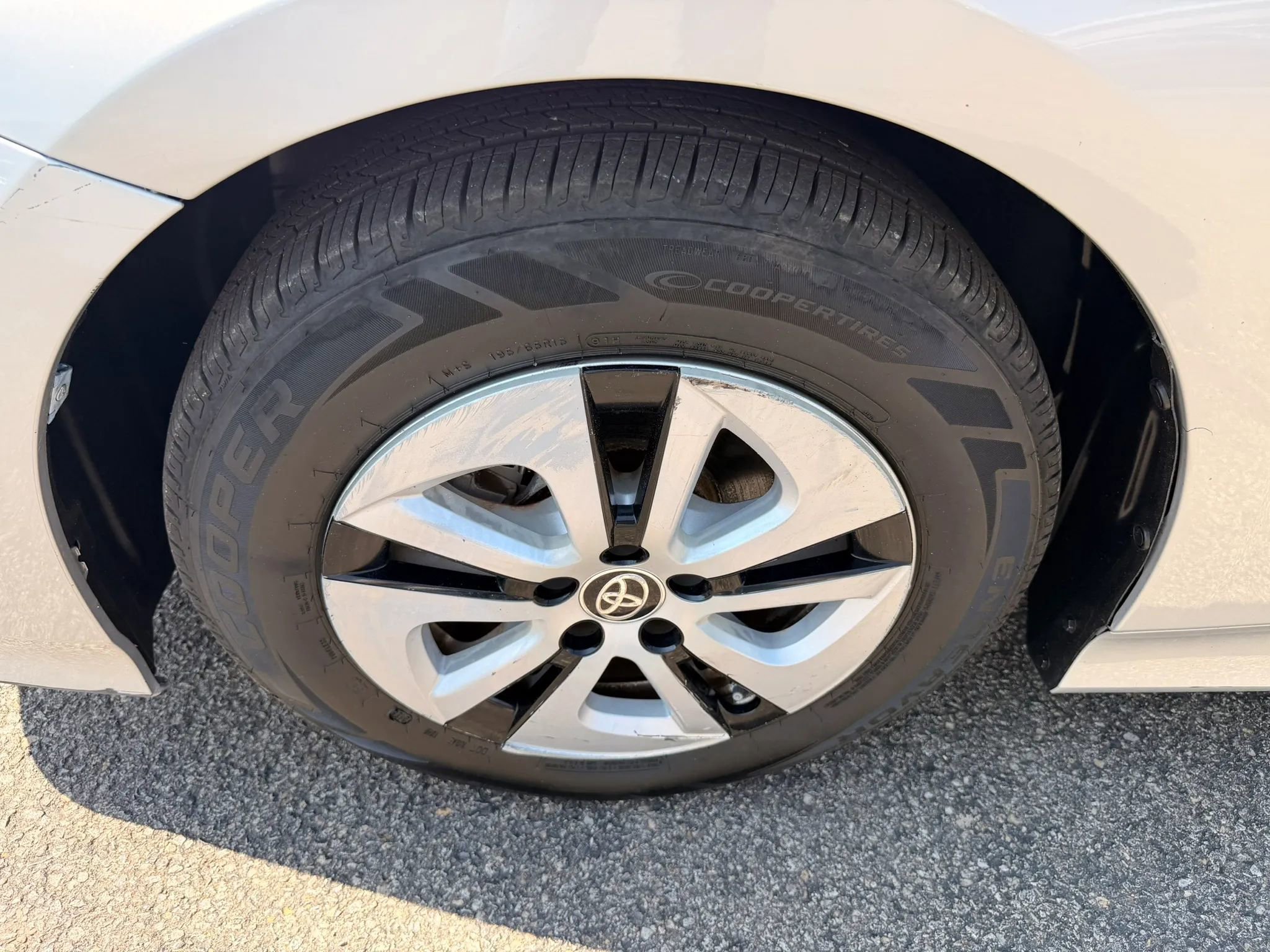 Used 2016 Toyota Prius Three w/ Advanced Technology Package FWD image 48