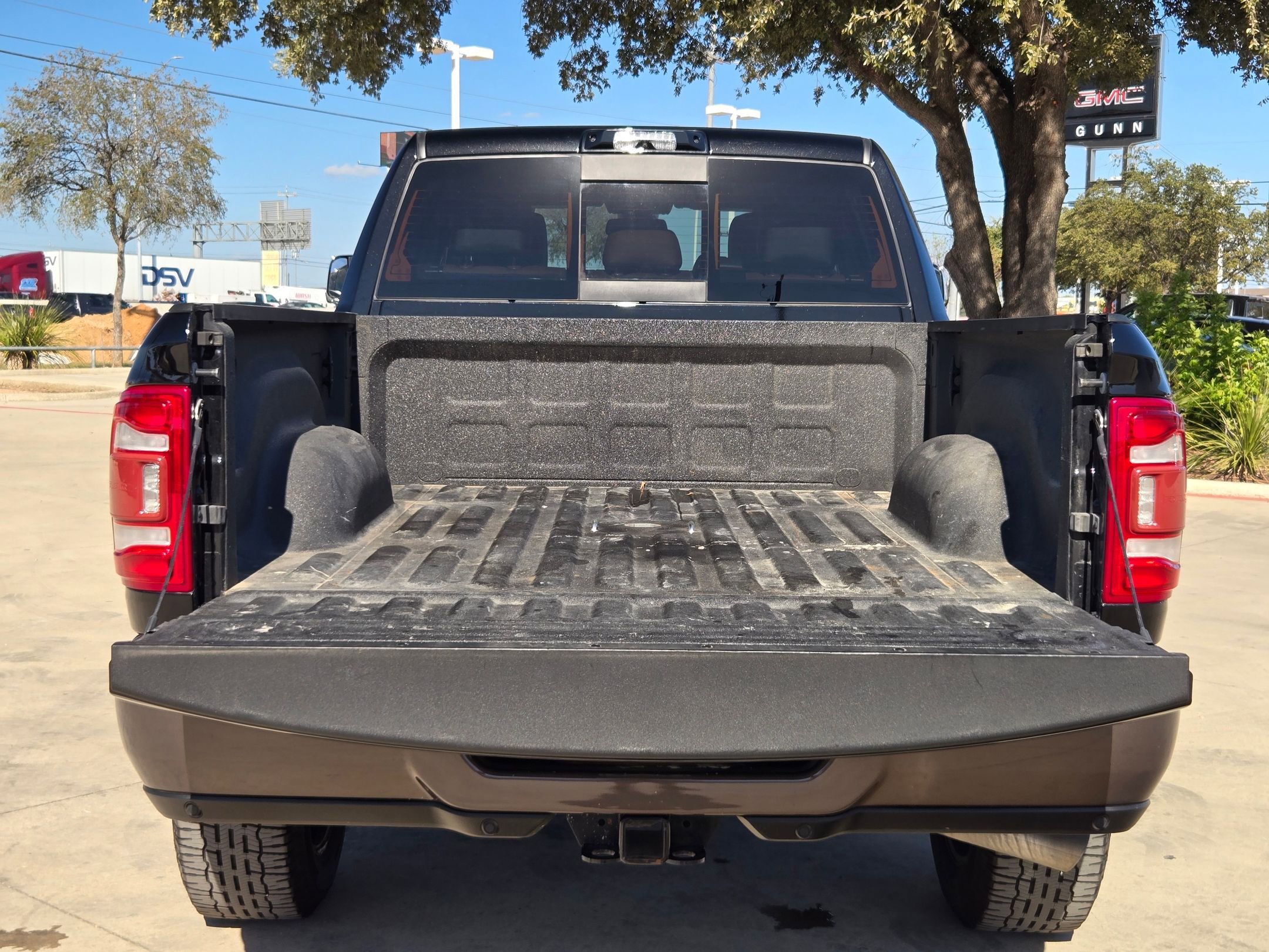 Used 2022 RAM 3500 Limited image 27