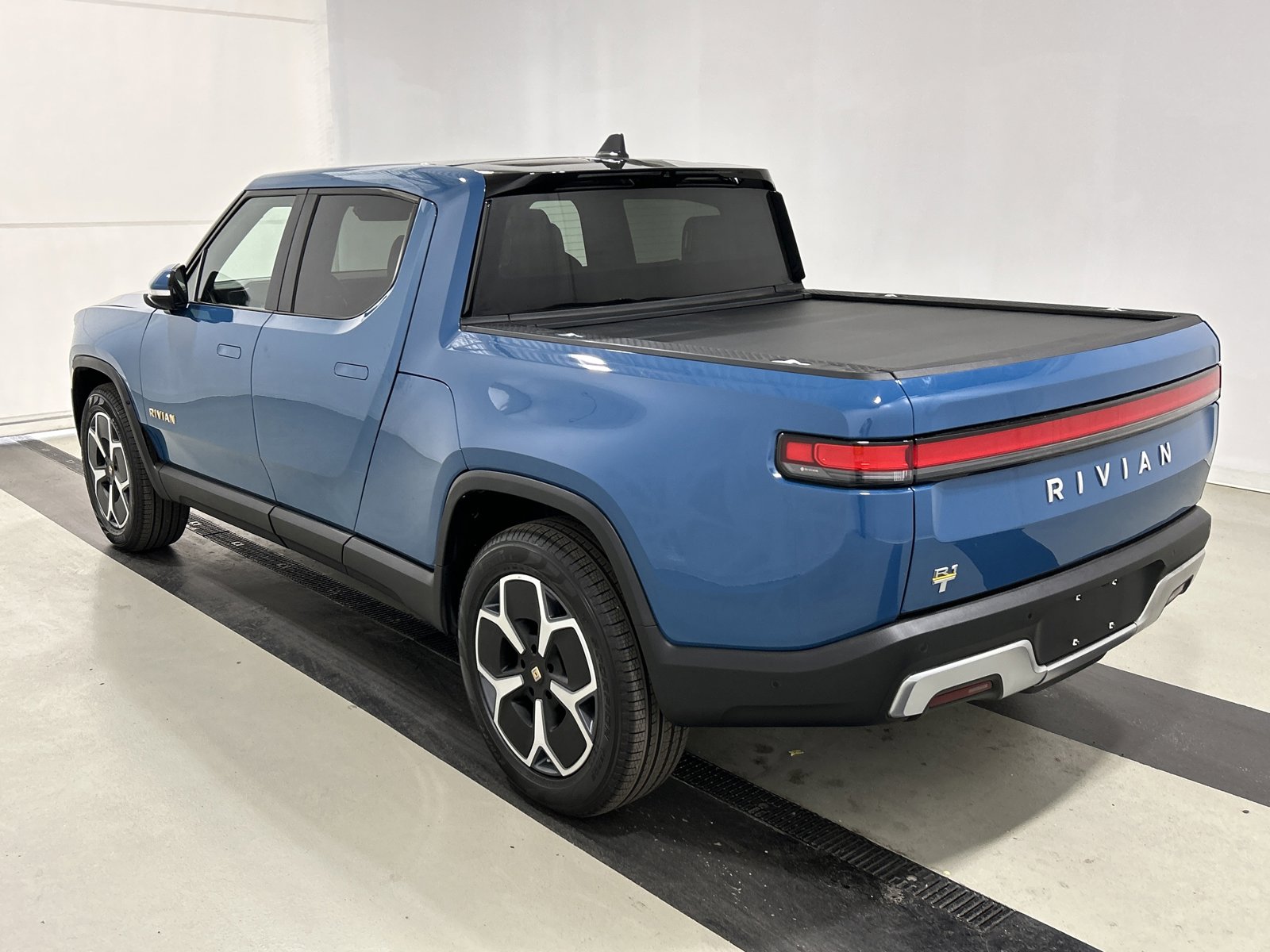 Used 2022 Rivian R1T Launch Edition AWD/4WD image 3