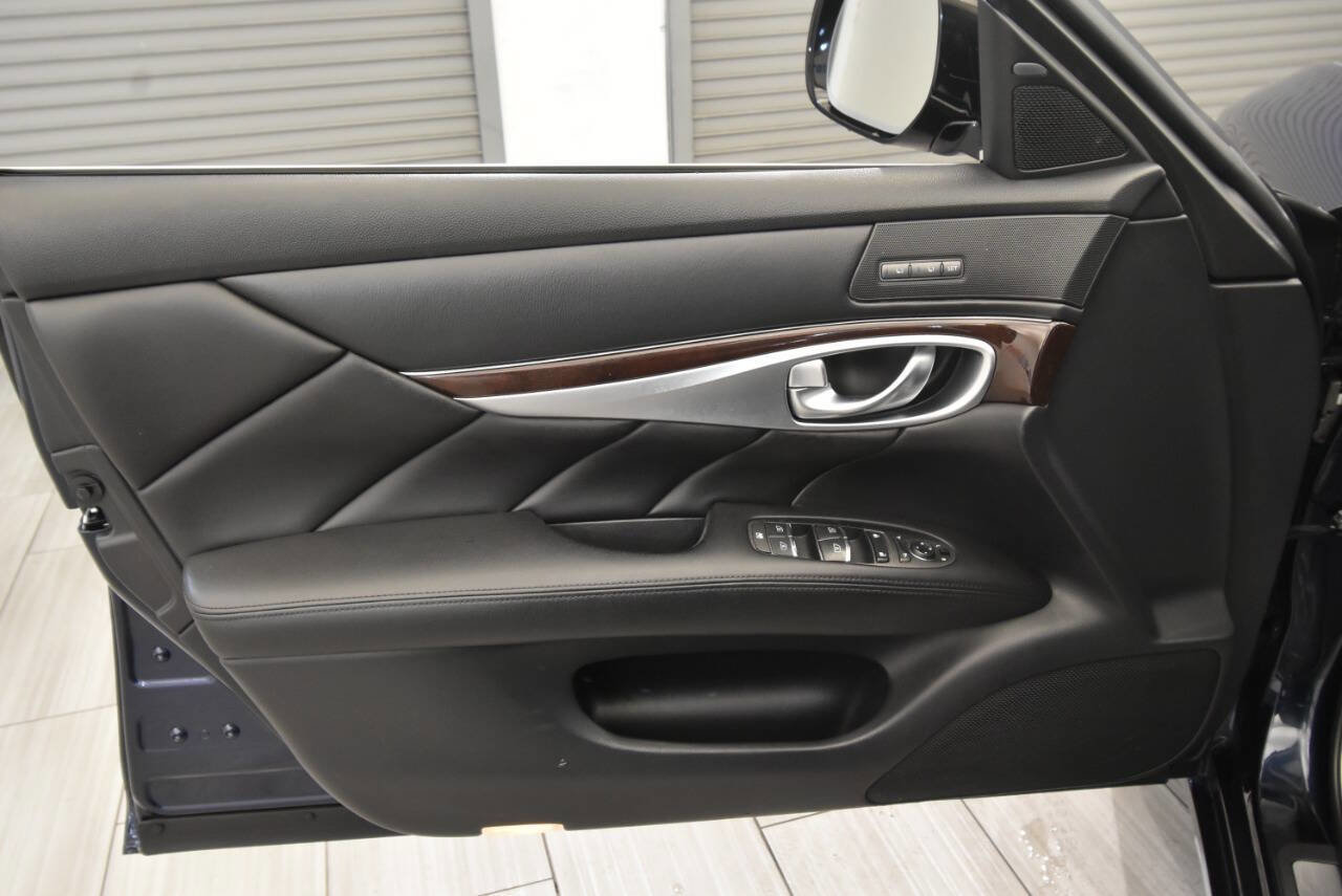 Used 2016 INFINITI Q70 L 3.7 w/ Technology Package image 14