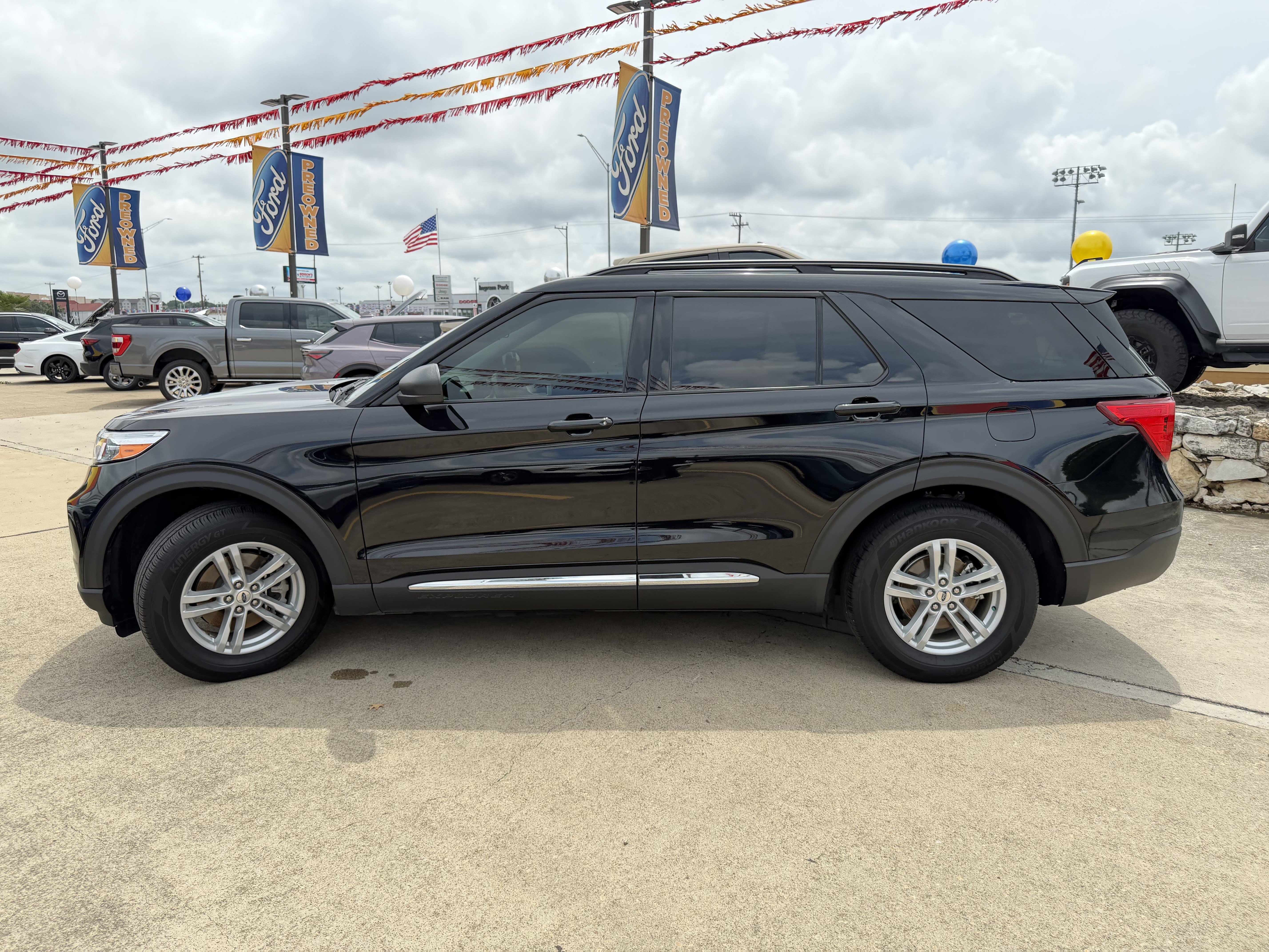 Used 2024 Ford Explorer XLT RWD image 11