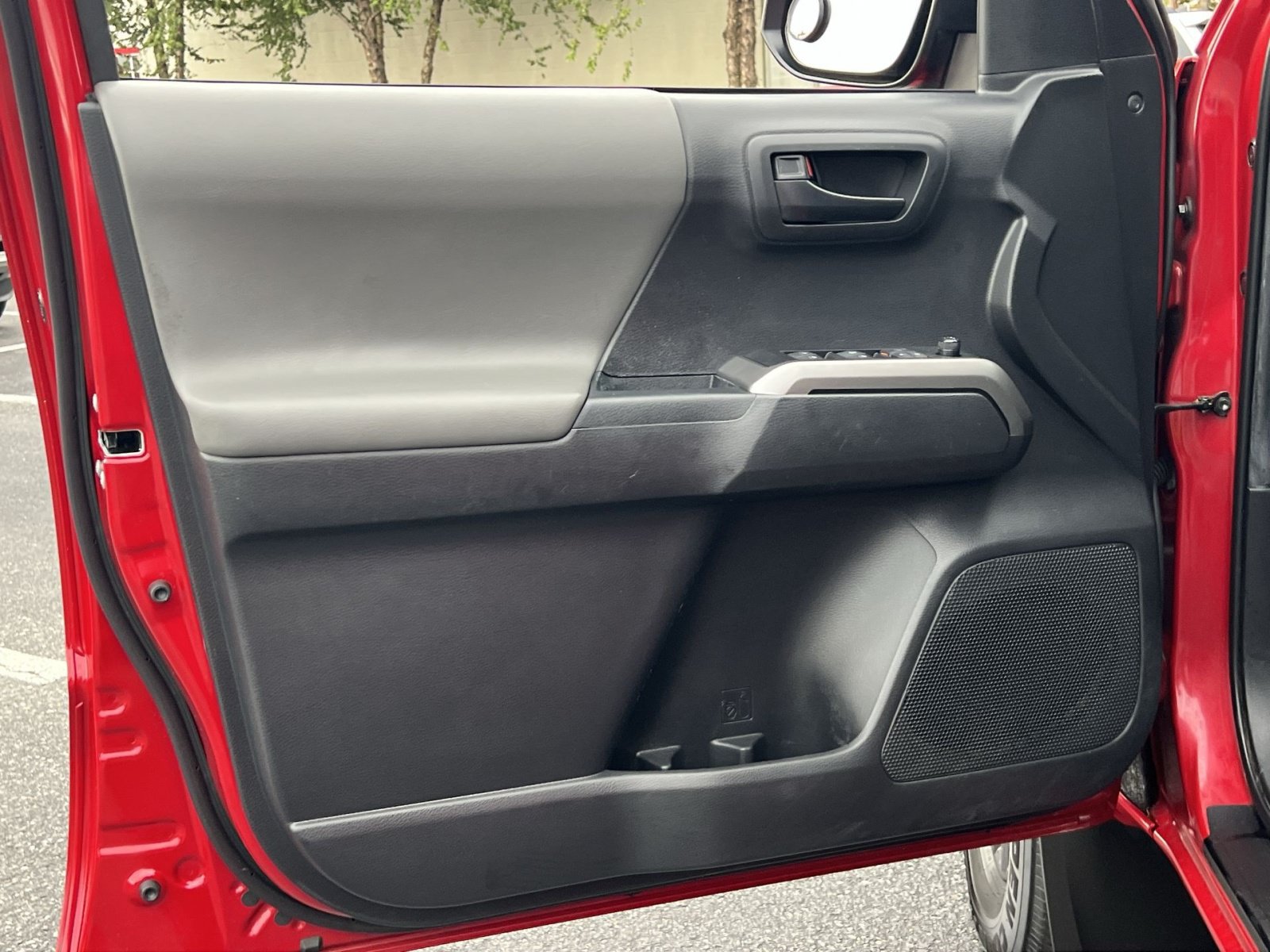 Used 2022 Toyota Tacoma SR5 AWD/4WD image 38