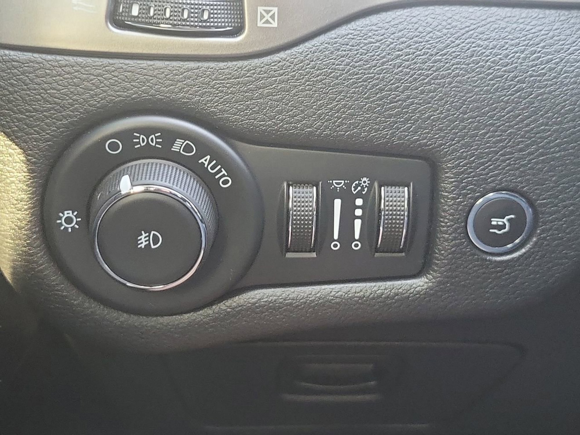 Used 2022 Jeep Cherokee Limited image 23