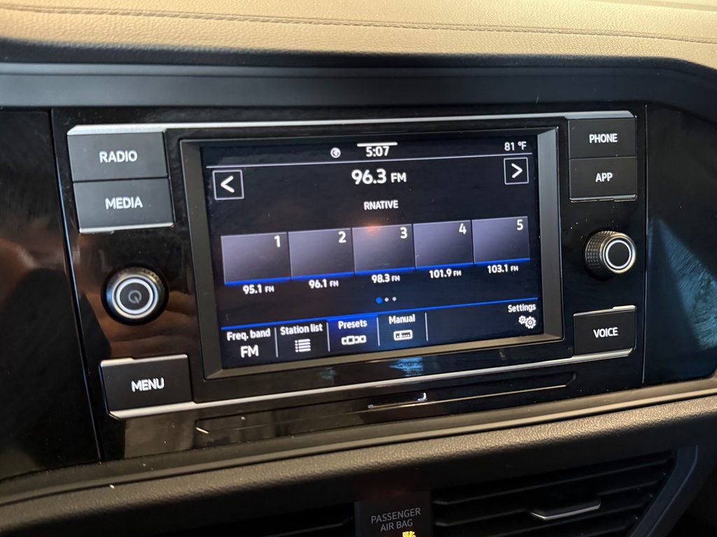 Used 2024 Volkswagen Jetta SE image 12