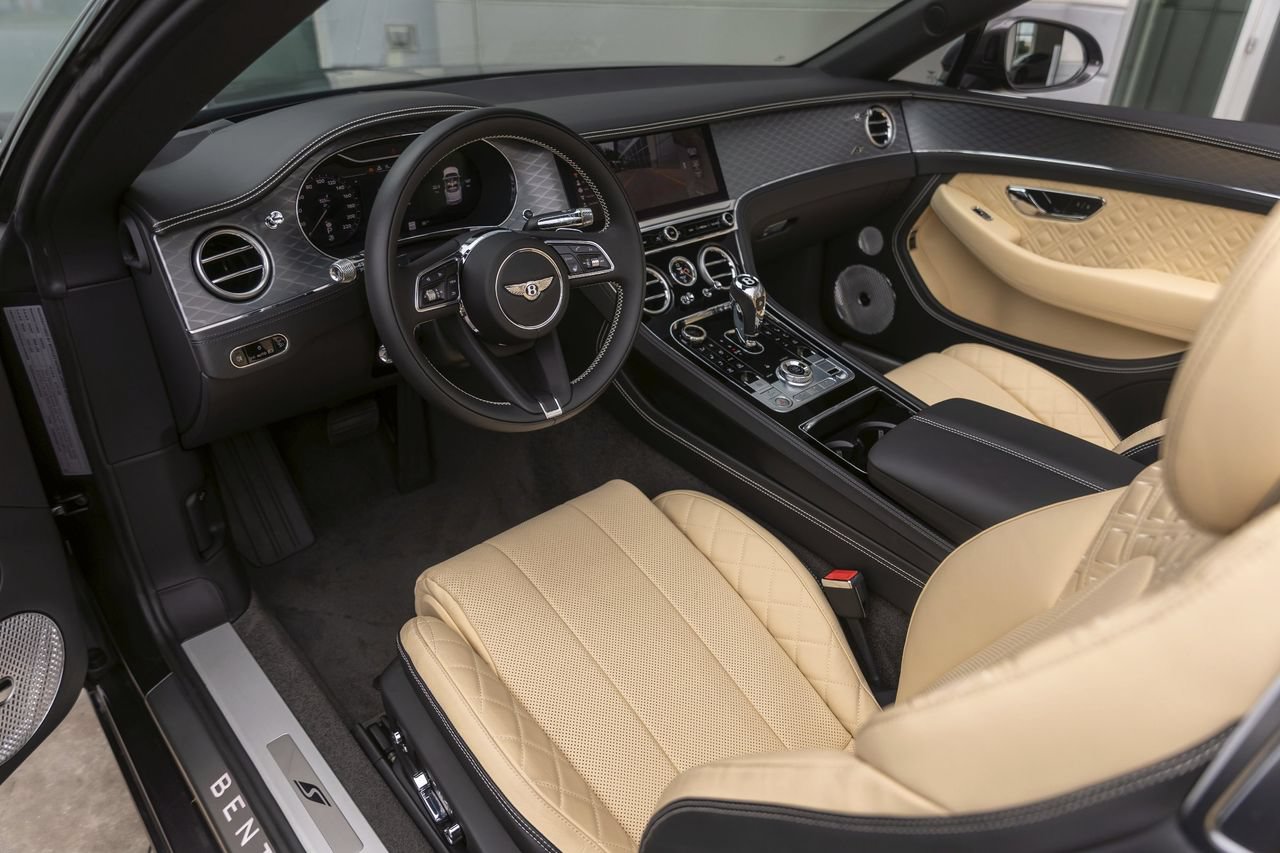 Certified 2024 Bentley Continental GT V8 AWD/4WD image 32