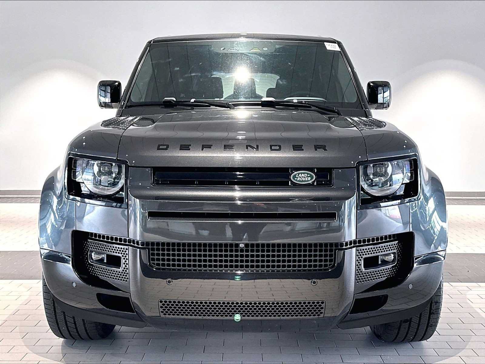 Used 2024 Land Rover Defender 130 X-Dynamic SE AWD/4WD image 13