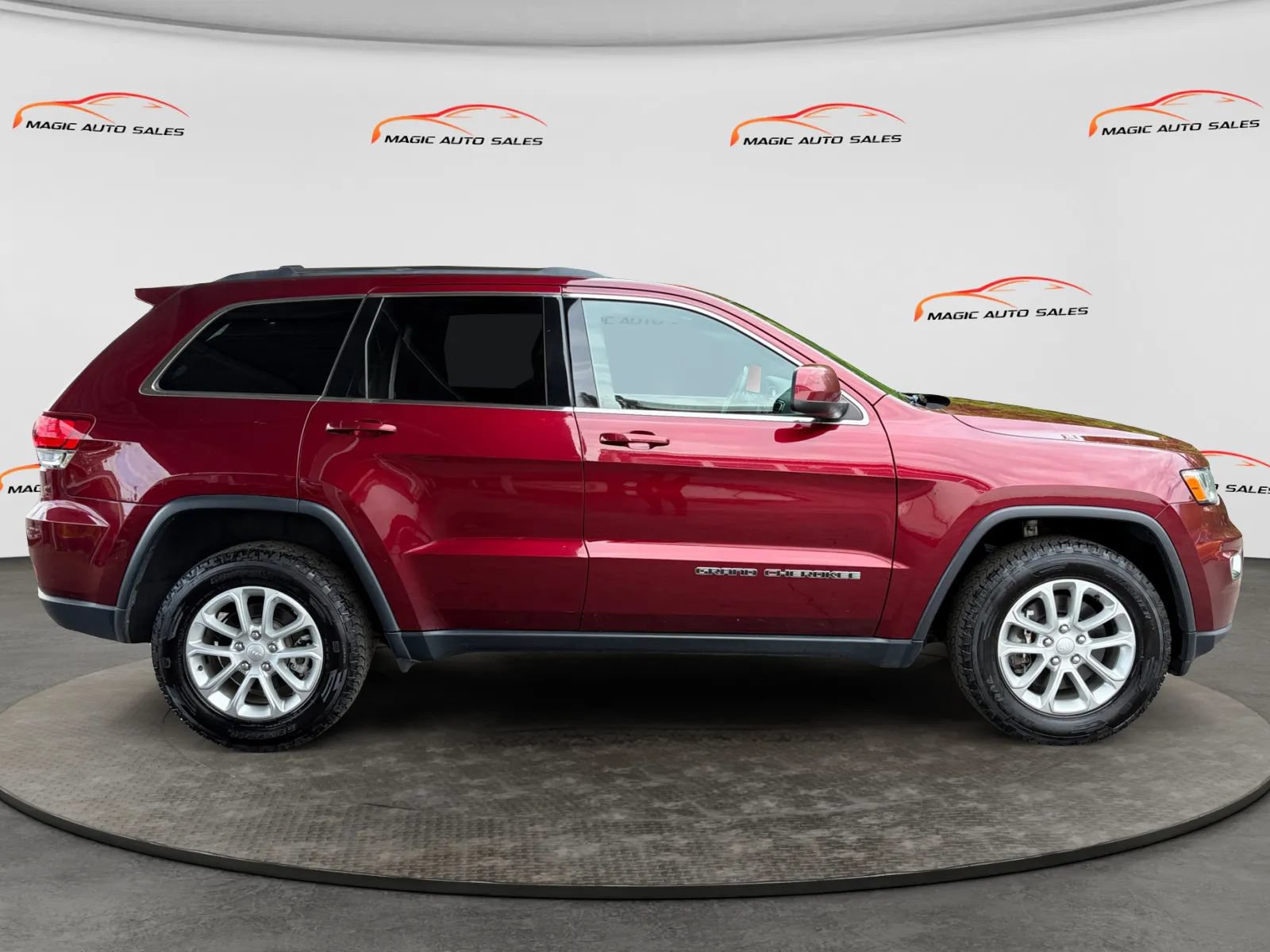 Used 2021 Jeep Grand Cherokee Laredo X AWD/4WD image 6