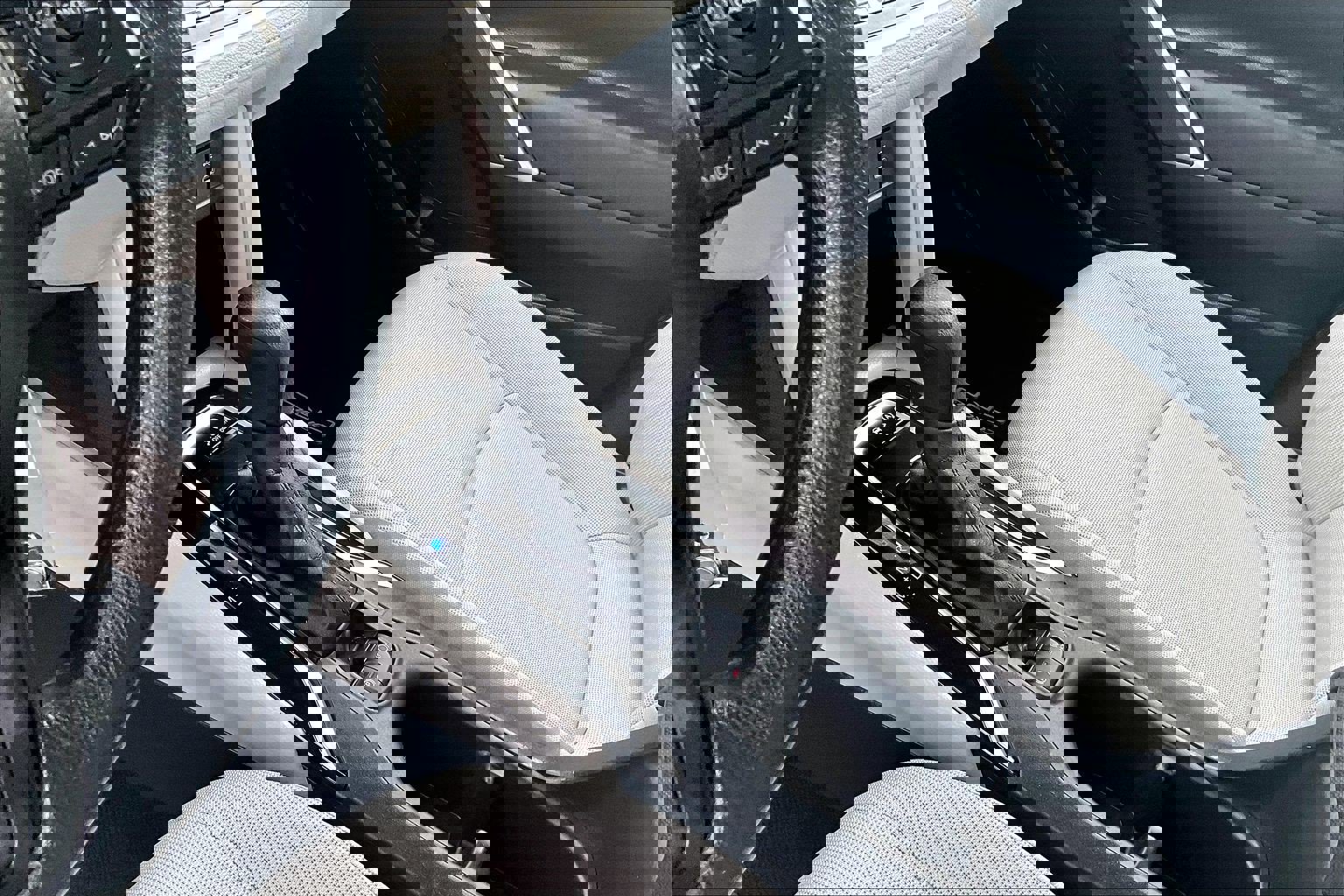 Used 2024 Toyota Corolla Cross L image 15