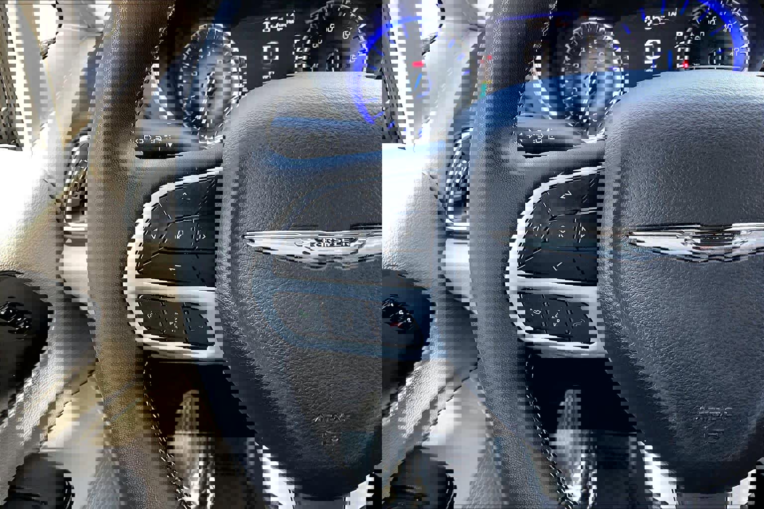 Used 2024 Chrysler Pacifica Touring-L image 23