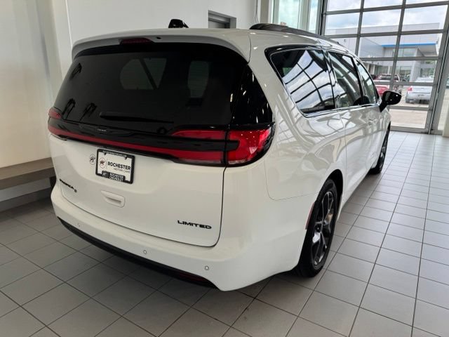 Used 2025 Chrysler Pacifica Limited FWD image 38