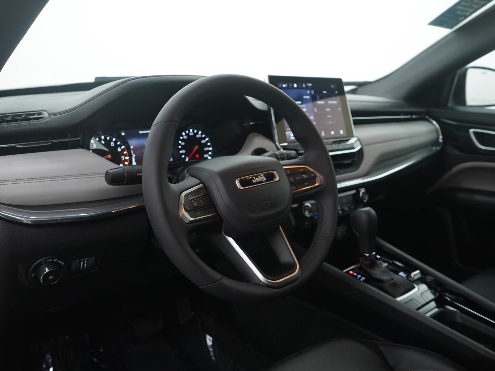 Used 2024 Jeep Compass Limited image 17