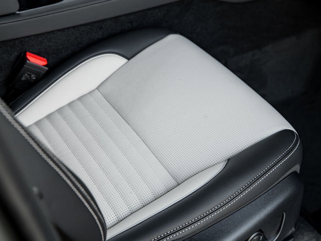 Used 2024 Land Rover Discovery Sport Dynamic SE image 27