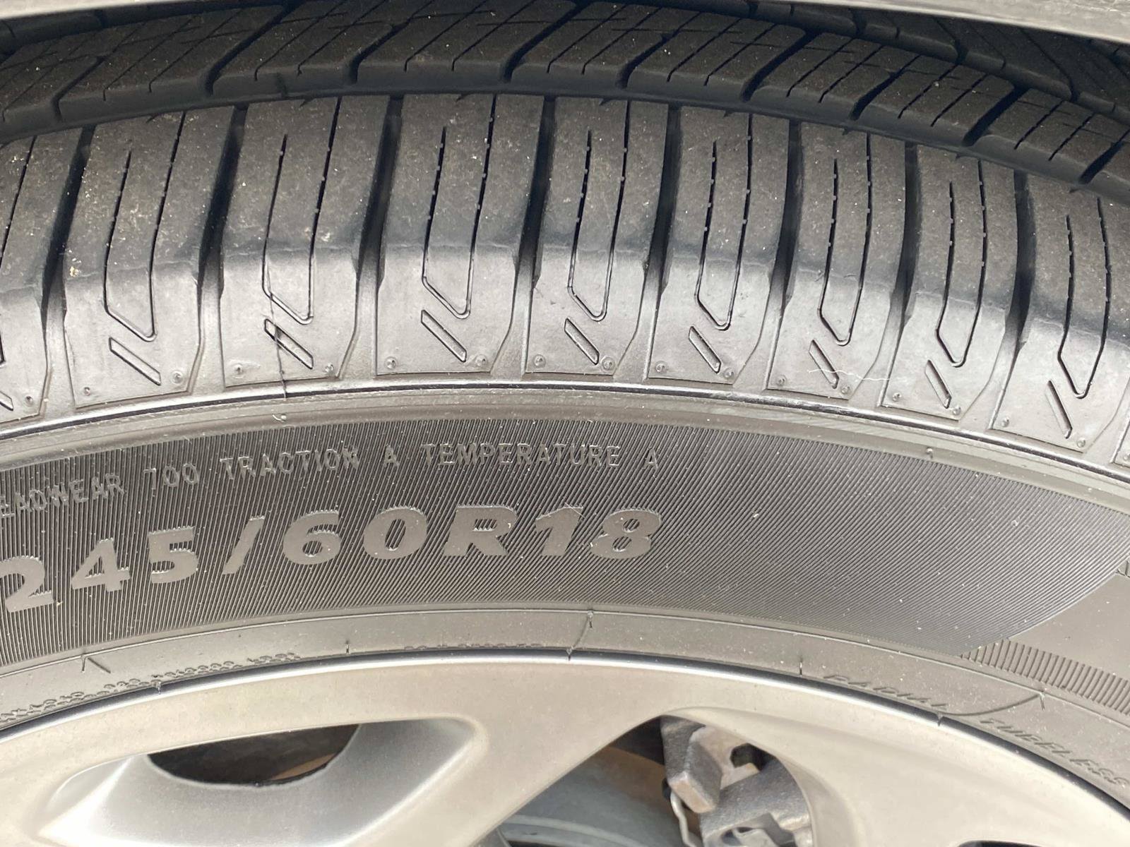 Used 2024 Chrysler Pacifica Limited FWD image 17