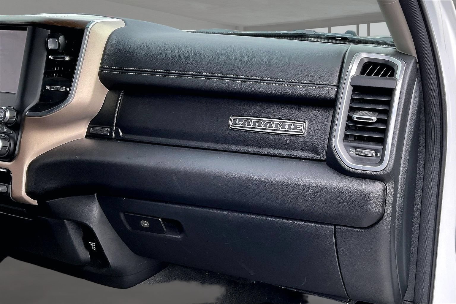 Used 2022 RAM 1500 Laramie w/ Off Road Group AWD/4WD image 26
