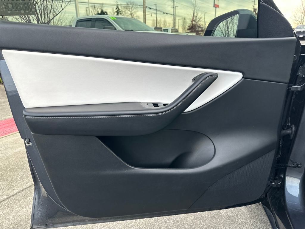 Used 2021 Tesla Model Y Long Range image 11
