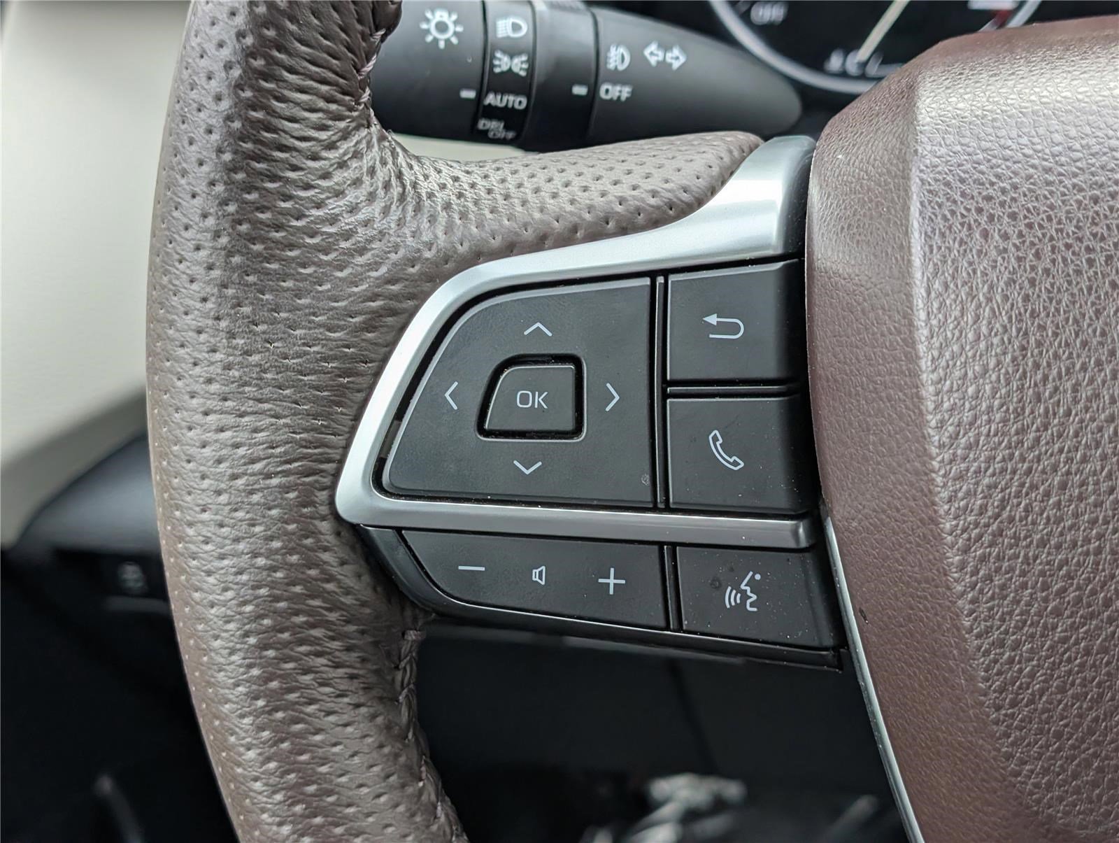 Used 2024 Toyota Sienna Platinum image 25