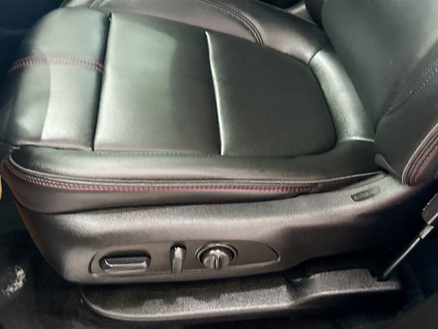 Used 2023 Chevrolet Traverse RS image 21