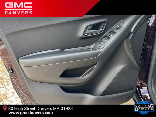 Used 2022 Chevrolet Trax LT w/ LT Convenience Package image 9