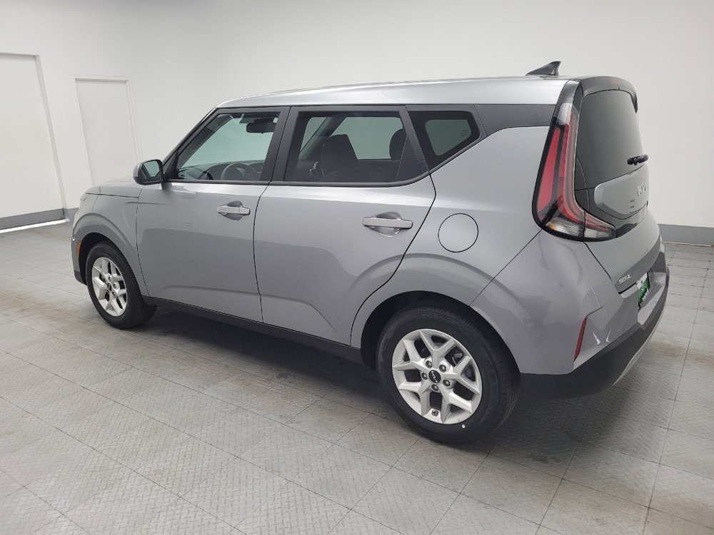 Used 2025 Kia Soul LX FWD image 3