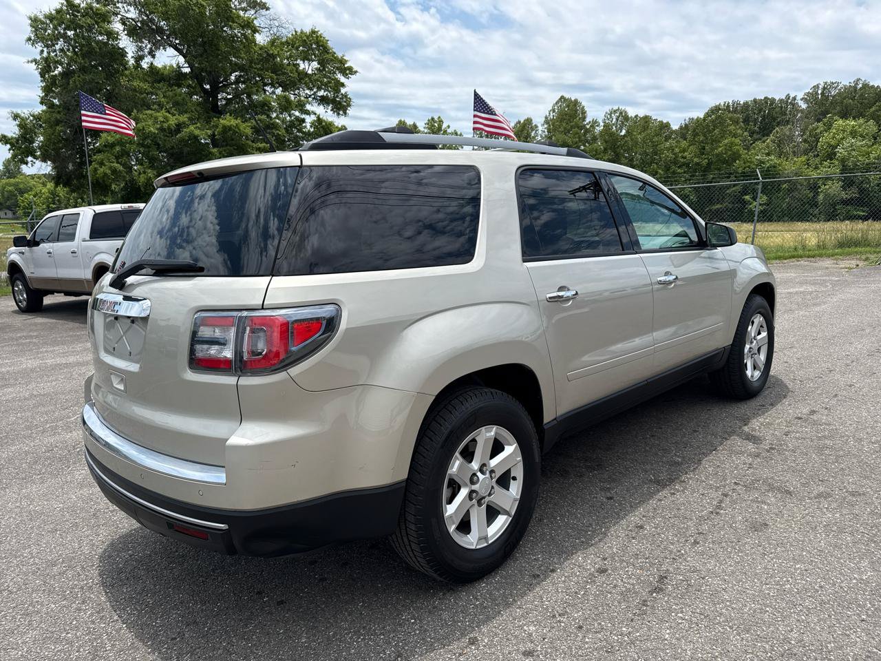 Used 2014 GMC Acadia SLE FWD image 4
