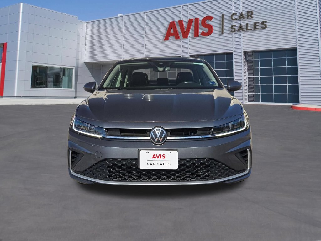 Used 2026 Volkswagen Jetta SE FWD image 2